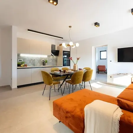 The Light On The Hill - 80m2 Luxury With Private Pool Apartamento