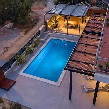 The Light On The Hill - 80m2 Luxury With Private Pool شقة *