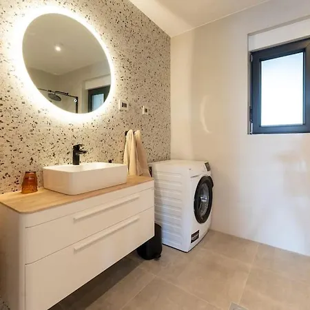 The Light On The Hill - 80m2 Luxury With Private Pool Apartamento