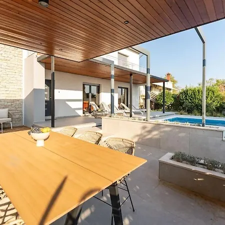 The Light On The Hill - 80m2 Luxury With Private Pool شقة *