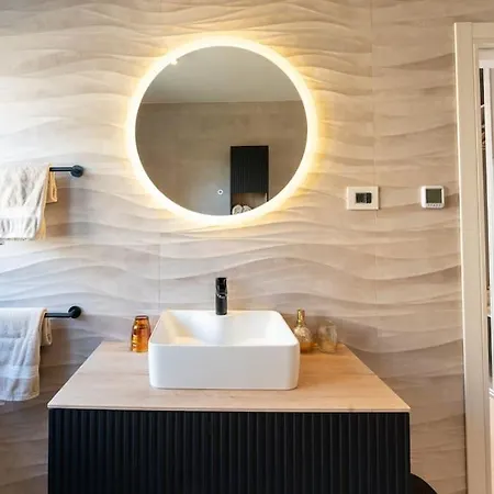 The Light On The Hill - 80m2 Luxury With Private Pool Apartamento