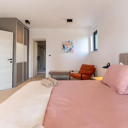 The Light On The Hill - 80m2 Luxury With Private Pool * Vinkuran