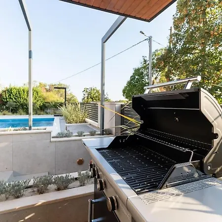 The Light On The Hill - 80m2 Luxury With Private Pool Apartamento Vinkuran