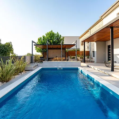 The Light On The Hill - 80m2 Luxury With Private Pool Vinkuran