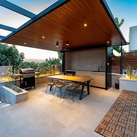 The Light On The Hill - 80m2 Luxury With Private Pool