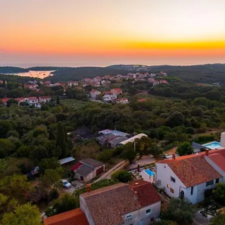 The Light On The Hill - 80m2 Luxury With Private Pool