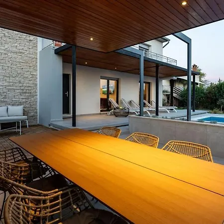 The Light On The Hill - 80m2 Luxury With Private Pool *