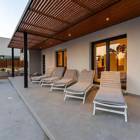 The Light On The Hill - 80m2 Luxury With Private Pool Appartement *